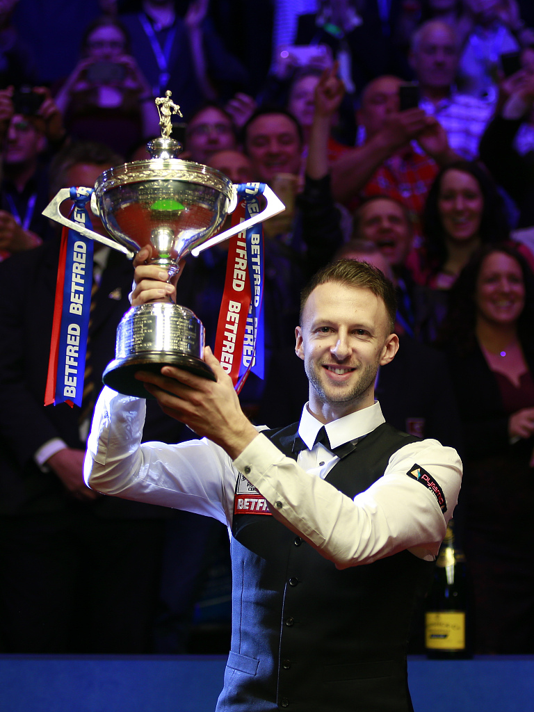 主场观众沸 主场观众沸