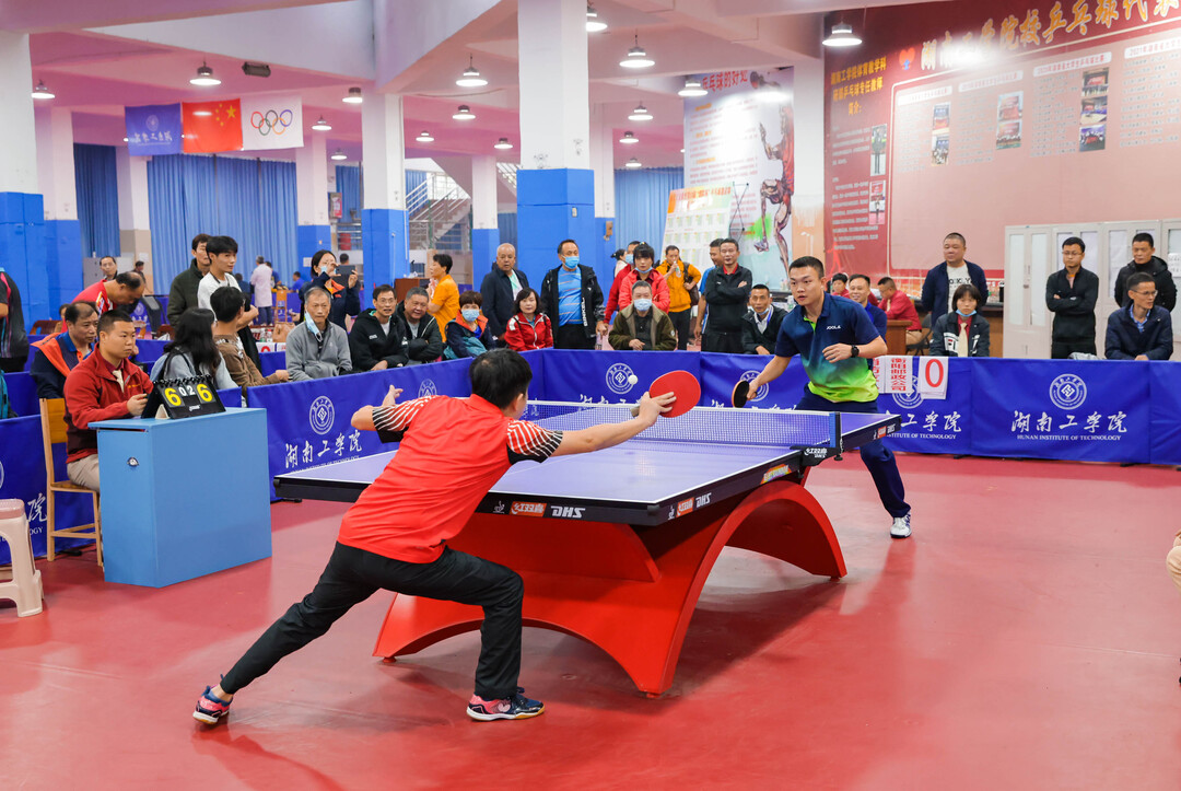 通过加强政 通过加强政